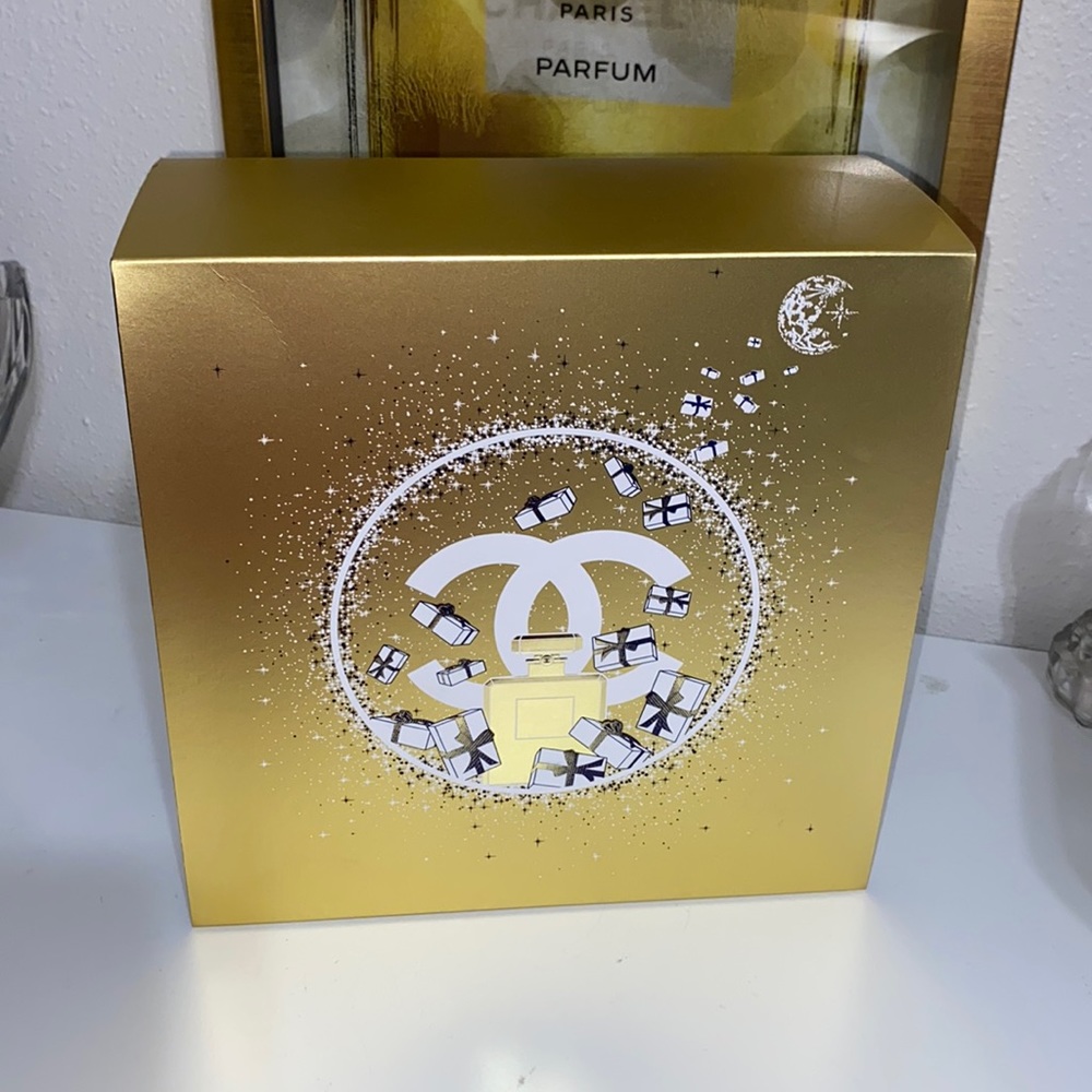 CHANEL Gift Box Holiday 2023